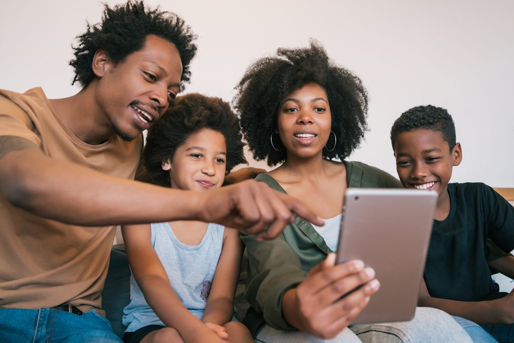 Lifepointtherapy-Phone Free Family Time